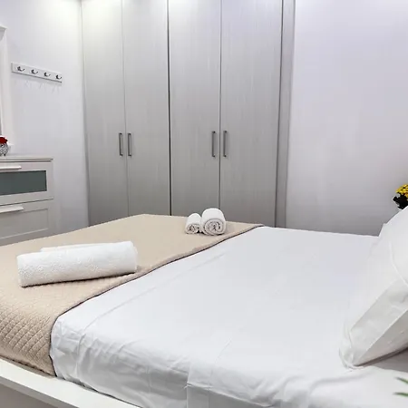 Lights Of Paradise - Your Happy Escape איה נאפה